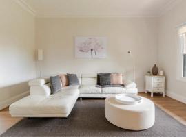 Stylish Villa in Nailsworth By Host Solutions，位于Broadview的酒店