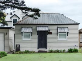 The Dog House Cottage，位于仙女港的木屋