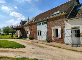 Gîte de charme avec piscine, terrasse et jardin dans la vallée du Loir - FR-1-491-381，位于Prunay-Cassereau的酒店