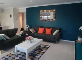 Designer Decor Home with 8Beds at Williams Landing
