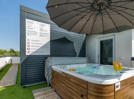 Rooftop Home With Whirlpool & Sauna，位于Trebnje的酒店