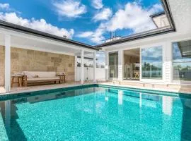 Aquarium House - with direct beach access & pool