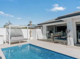 Sundrift: Tranquil Retreat with Spectacular Views，位于Quindalup的酒店