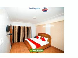 Hotel You and Me Nainital - Parking Facilities - Spacious Room - Excellent Service Awarded，位于奈尼塔尔的酒店