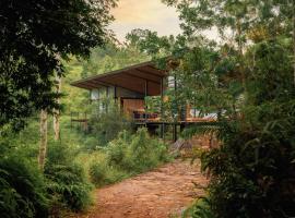 Kurunduketiya Private Rainforest Resort，位于Kalawana的乡村别墅