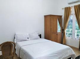 Wisma Silampari Mitra RedDoorz，位于Kupang的酒店