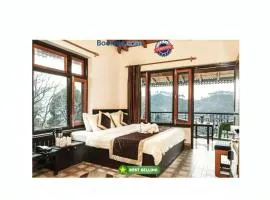 Goroomgo Luxury Sapphire Inn - Mountain View with Balcony - Parking Facilities - Excellent Service Awarded