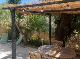 Rez de villa avec jardinet proche de la plage