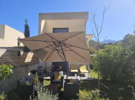 T1 bis avec mezzanine, belle terrasse et jardinet.，位于Moncale的酒店