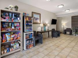 Travelodge by Wyndham Fort McMurray，位于麦克默里堡的酒店