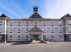 Travelodge by Wyndham Fort McMurray，位于麦克默里堡的酒店