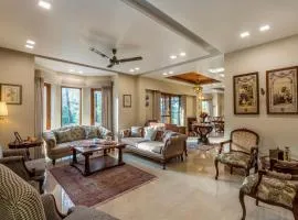 Elivaas Wisteria luxe 4BHK Entire Home in Kasauli