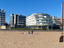 Poniente Beach，位于希洪Gijón - Sanz Crespo Train Station附近的酒店