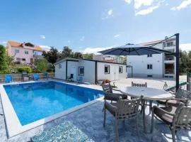 3 Bedroom Lovely Apartment In Sukosan