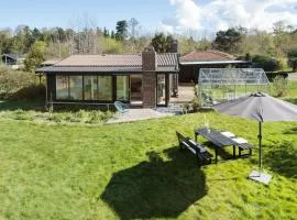 Lovely Home In Fårevejle With Wifi