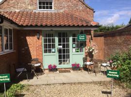 Coach House Wroxham Holiday Cottage，位于罗克瑟姆的宠物友好酒店