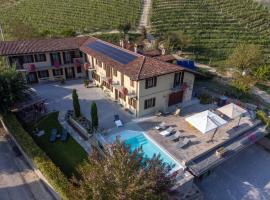 卡萨雷斯亚酒店，位于阿尔巴的酒店