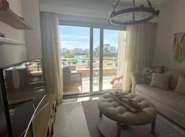 Lagoon-front 2 bedroom Swan Lake Gouna