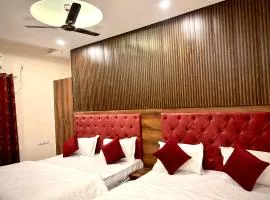 HOTEL VIA GANGA INN ! VARANASI ! FULLY AIR-CONDITIONED HOTEL AT PRIME LOCATION WITH ROOFTOP GANGES VIEW! 2 Min walking distance from ASSI GHAT ,NEAR KASHI VISHWANATH TEMPLE