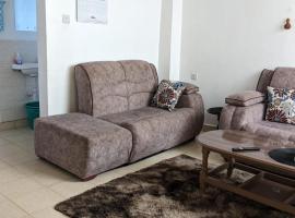 Tazama Airbnb，位于尼耶利的带停车场的酒店