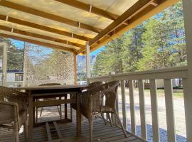 Mobilhome comfort à la montagne，位于Saint-Auban的酒店