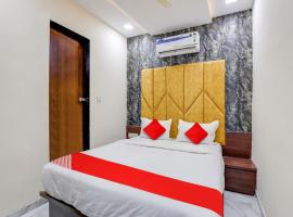 OYO HOTEL KING View，位于艾哈迈达巴德Navarangpura的酒店