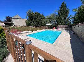 Au chat qui bulle - Villa avec piscine chauffée - 1h10 de Paris，位于Villemaréchal的酒店