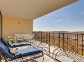 Private Beachwalk Resort Condo in Dauphin Island，位于多芬岛的酒店