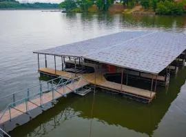 Lakeshore Cabin 2 dock, boat slip and patio