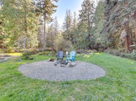 Secluded Port Townsend Retreat: Pets Welcome!，位于汤森港的酒店