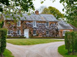Stunning 6-bed country house with heated pool，位于黑德科恩的酒店