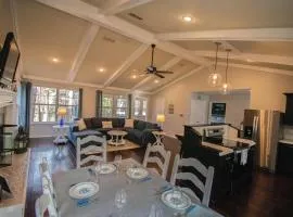 Shoreline Cottage Retreat Under a Canopy of Oak Trees