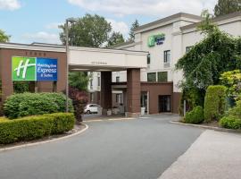 Holiday Inn Express and Suites Surrey, an IHG Hotel，位于萨里的酒店
