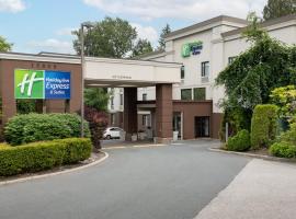Holiday Inn Express and Suites Surrey by IHG，位于萨里的酒店