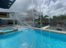 Sleek 3-Bdr Oasis Villa Iris，位于卢基约的酒店