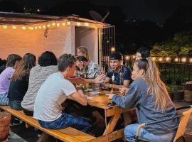 La Familia Hostel - Manila，位于麦德林的酒店