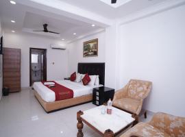 Hotel Moon Taj Near Yashobhoomi Convention Centre，位于新德里Dwarka的酒店