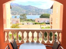 Appartement village Cap-Esterel - Agay - Saint-Raphaël，位于阿盖的酒店