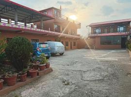 Hotel Godawari Palace, Chaukori，位于Chaukori的酒店