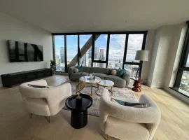 Paragon Apartment Penthouse Amazing Views, Spacious & Great Location