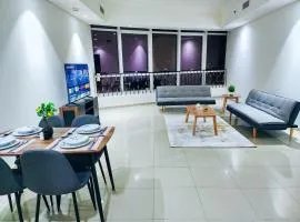 Huge water front 1BR Apt with 2 Sofa Beds+King Bed in Alreem Island