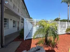 Econo Lodge St Petersburg Central