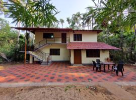 Farm Stay near Gokarna beach Bhavikodla with Kitchen，位于Gokarn的公寓
