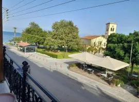 Petalidi Square