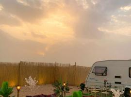 كرفان قمر الليل الملكي مع ضيافة vip，位于利雅德的露营地