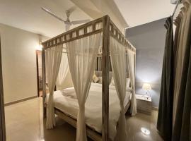 Greenvalley 201 - Luxury 2bhk serviced apartment in North Goa，位于波尔沃林的带停车场的酒店