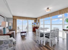 Stunning Condo with Wall-to-Wall Windows Overlooking Ocean，位于默特尔比奇的酒店