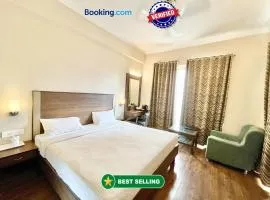 HOTEL JANHVEE INN ! VARANASI - Forɘigner's Choice ! fully Air-Conditioned hotel with Parking availability, near Kashi Vishwanath Temple, and Ganga ghat