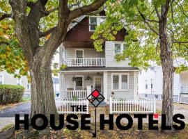 The House Hotels- Lark #4 - Centrally Located in Lakewood - 10 Minutes to Downtown Attractions，位于莱克伍德的公寓