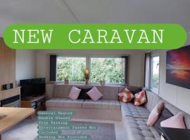 Southview Holiday Park Skegness - New Caravan - Unica，位于斯凯格内斯的酒店